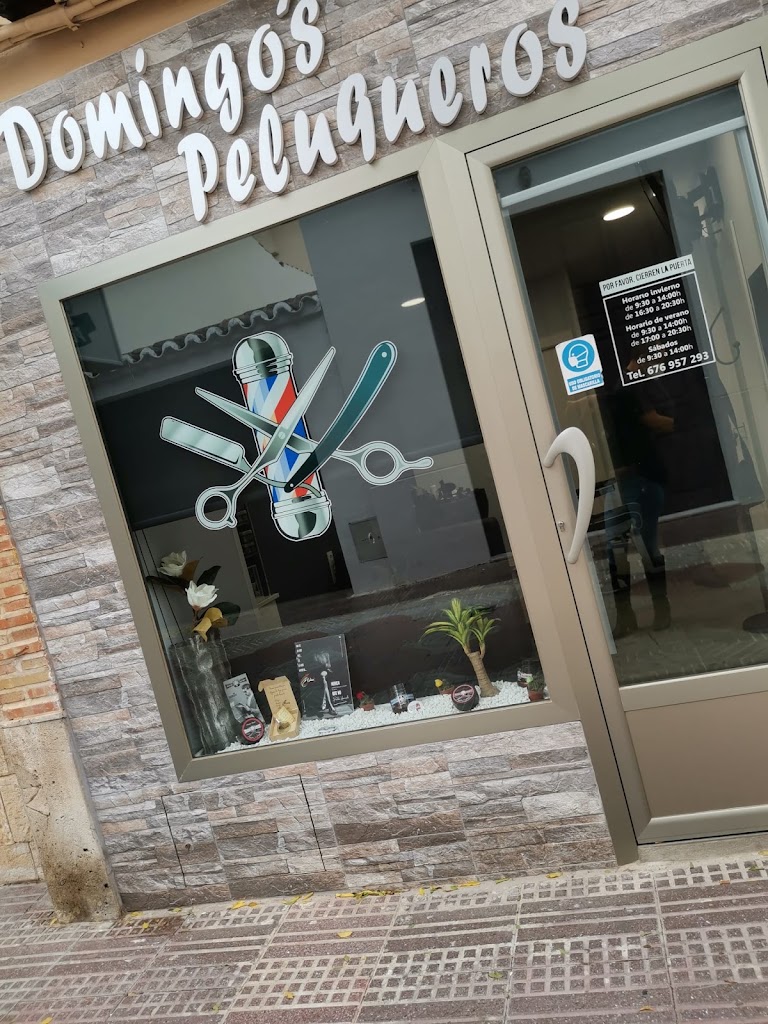 Domingos peluqueros — Exterior