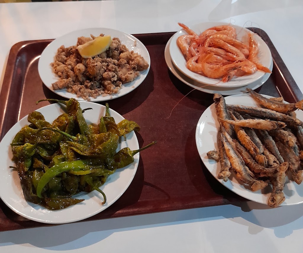 Patio Andaluz La Gregoria — Comida y bebida