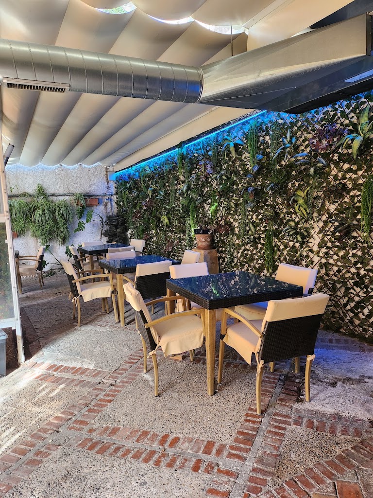 Karaoke Cafe Tipuana