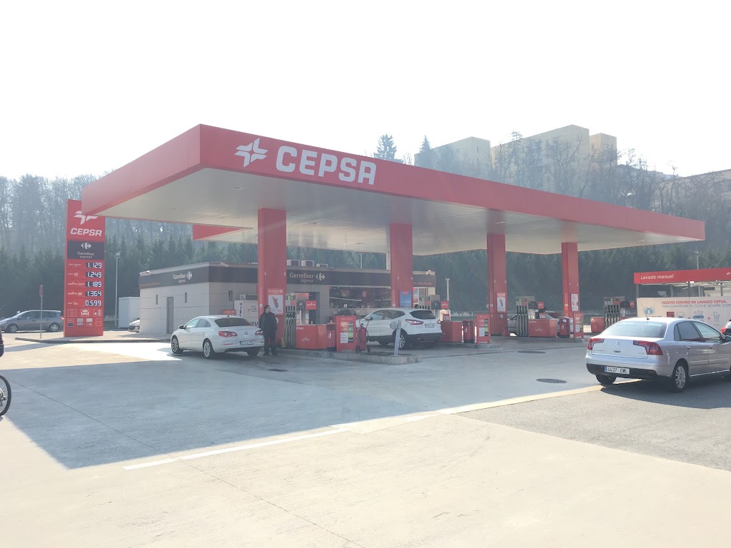 Estacion de servicio Moeve, antes Cepsa — Exterior