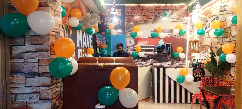Pizza Bank And Cafe Jarwal