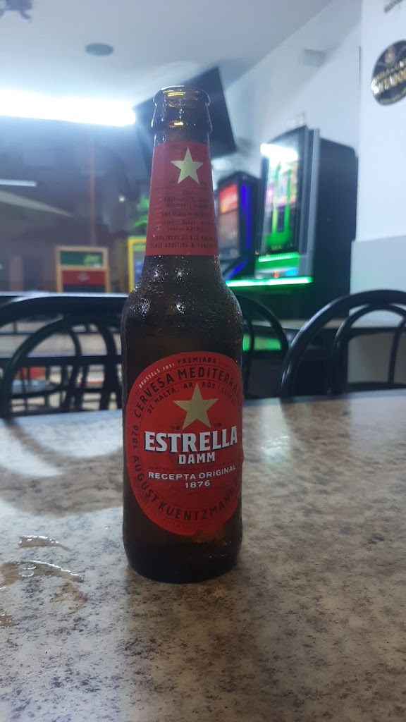 Bar L'Estoneta Ca la Belen — Comida y bebida