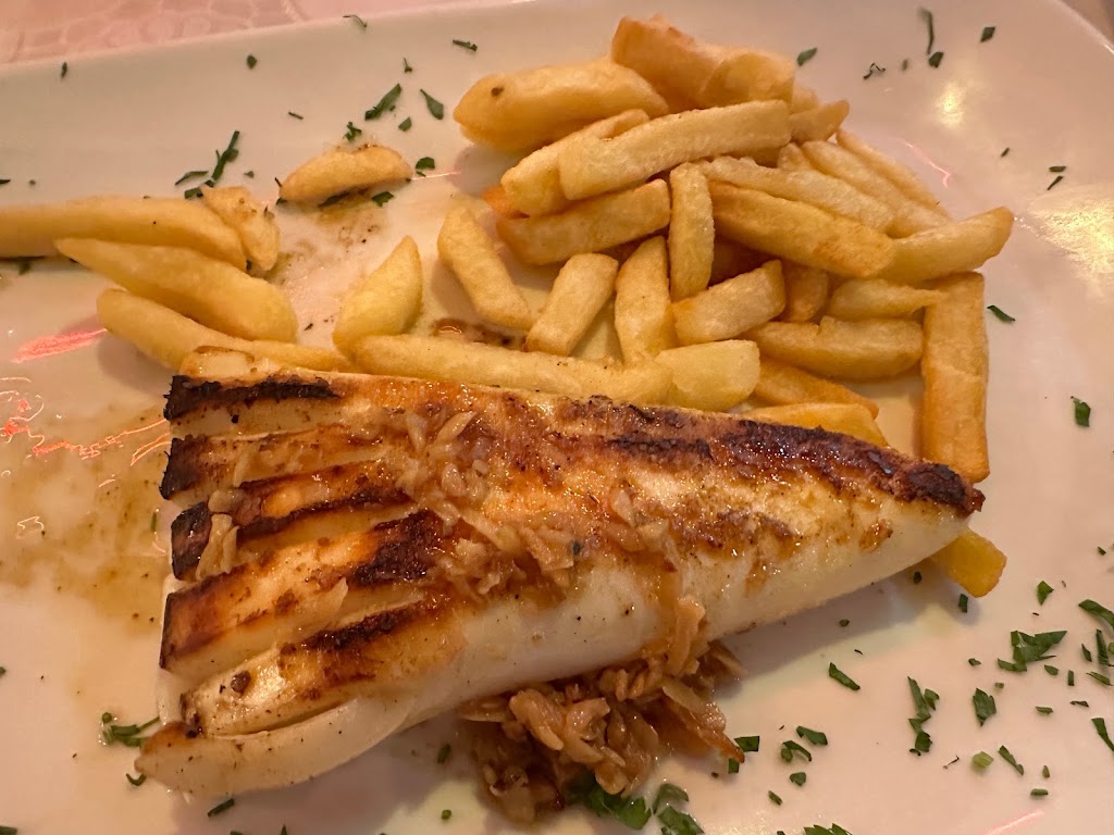 Restaurante Grill Chez Luigi — Comida y bebida