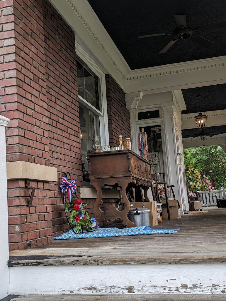 Fuzzy's Flowers, Gifts, and Tuxedos