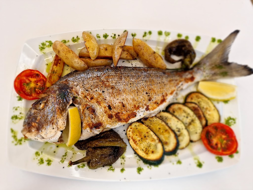 RacoDelVent beach restaurant — Comida y bebida
