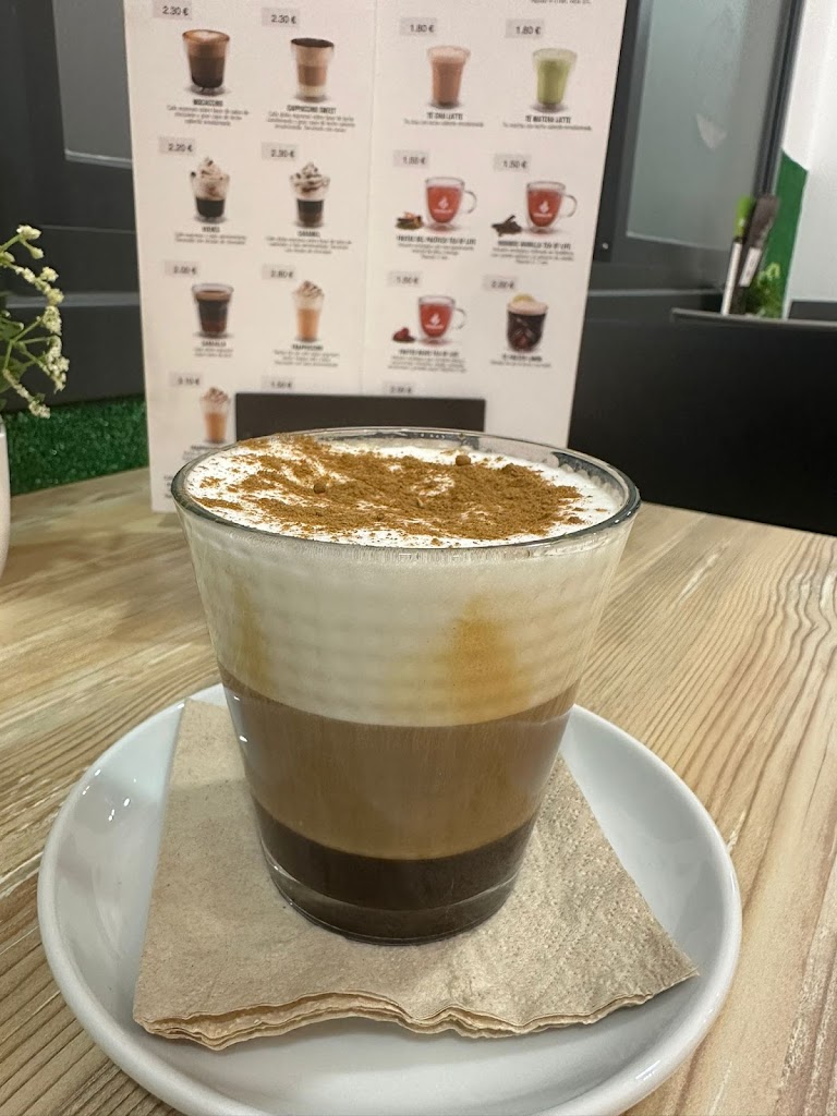Romi Cafe — Comida y bebida