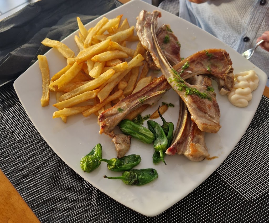 Bar restaurante Cambrils park — Comida y bebida