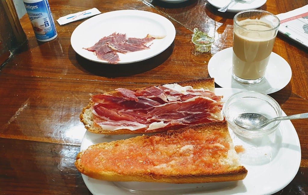 Cerveceria-Restaurante imperial — Comida y bebida