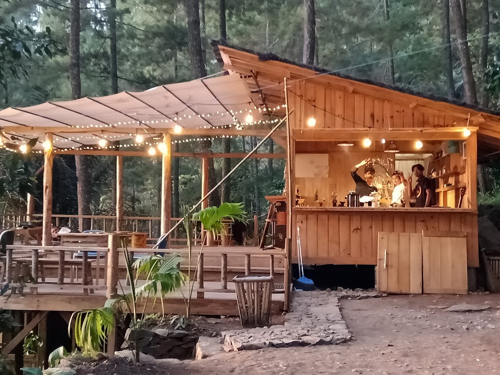 Camp. Puncak Jamiaki