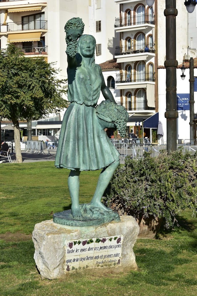 Escultura La Chica de la Malvasia | Sitges