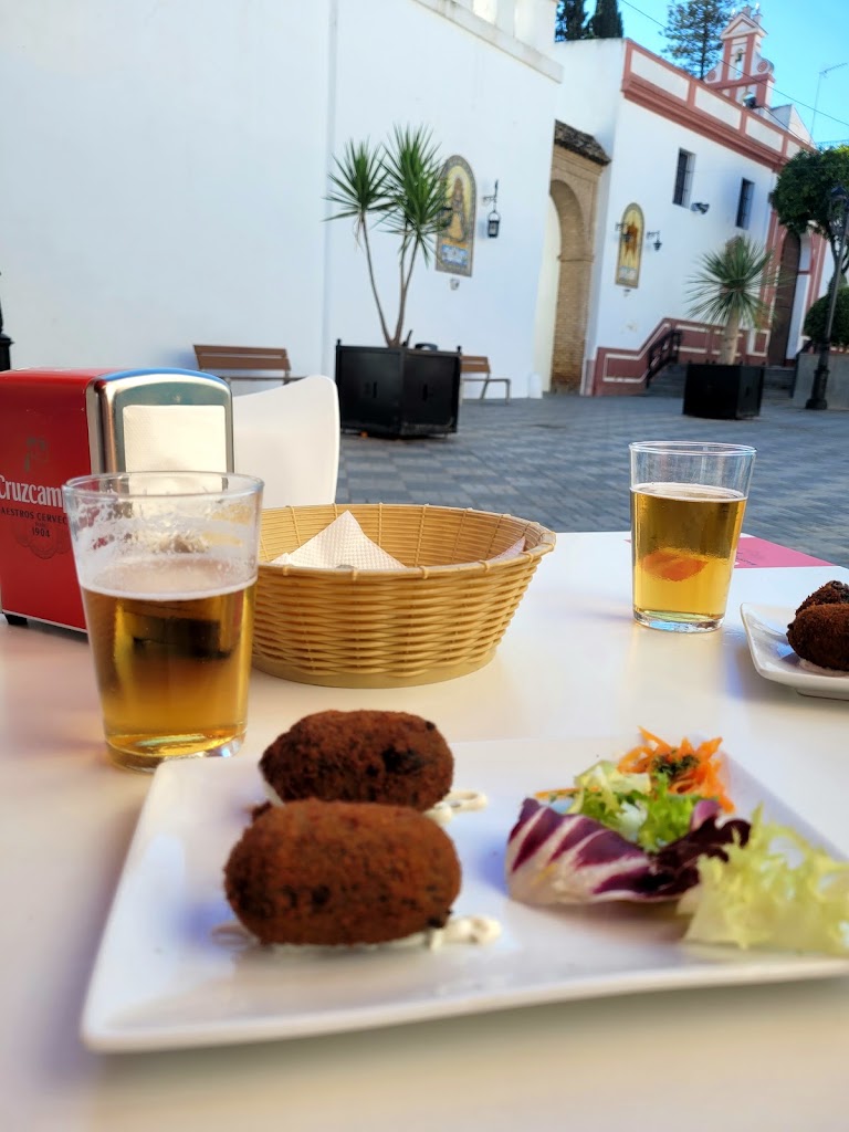 Bar Pena Cultural Sevillista San Sebastian — Comida y bebida