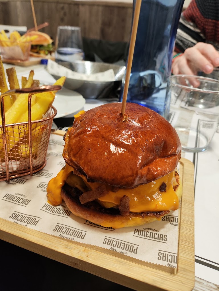 Cerveceria vermuteria Ponencias — Hamburguesa