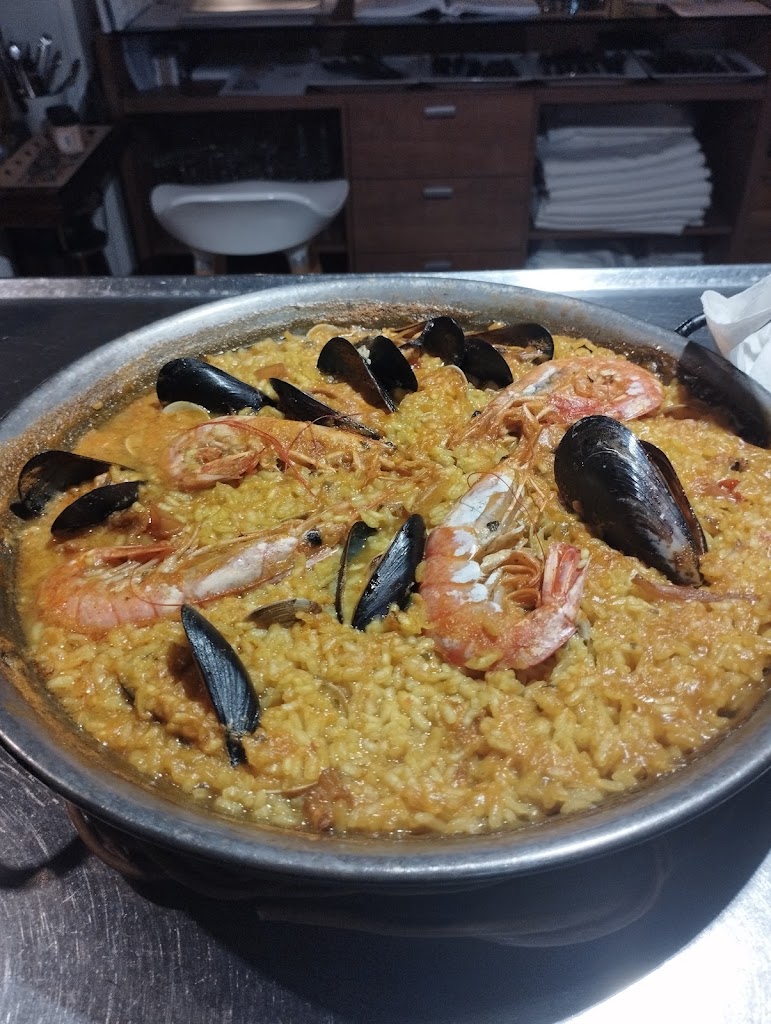 Restaurant In Geni — Paella