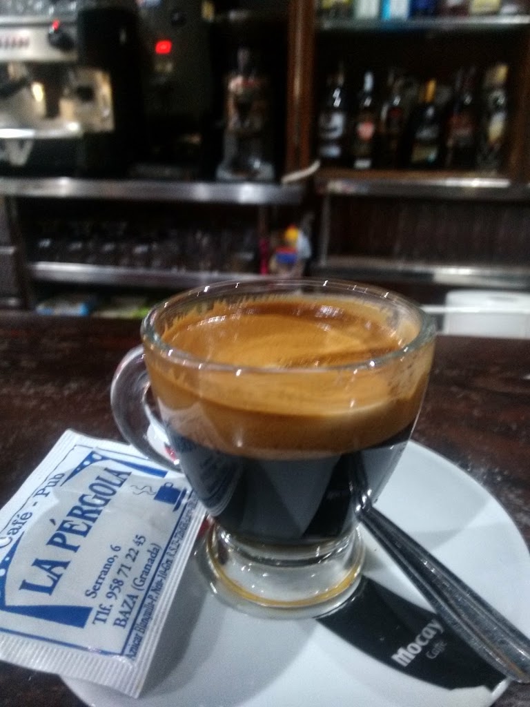 Cafe-Pub La Pergola — Comida y bebida
