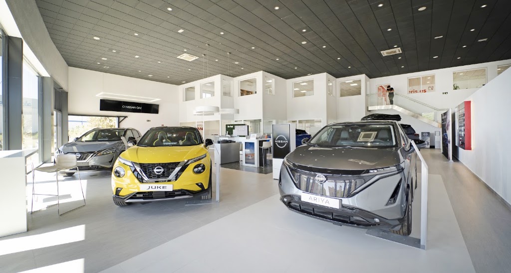 Nissan | Syrsa — Interior