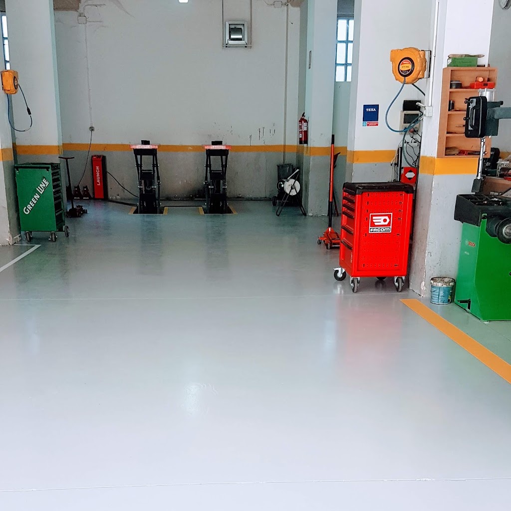 AUTOAYUD — Interior