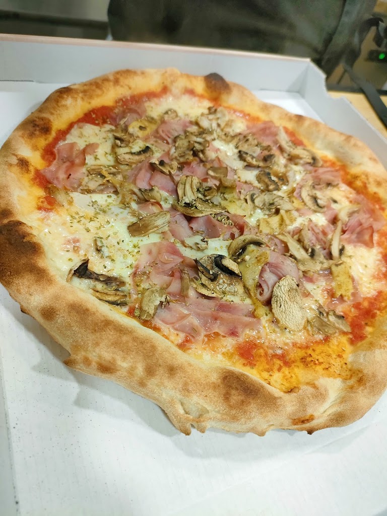Pizzeria fratellos — Comida y bebida