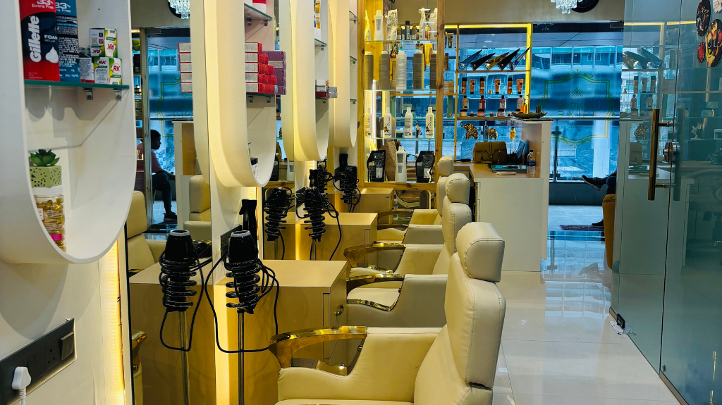 London Luxe Lounge Unisex Salon