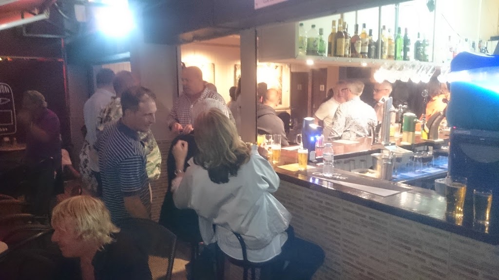 Churchill's Bar — Ambiente