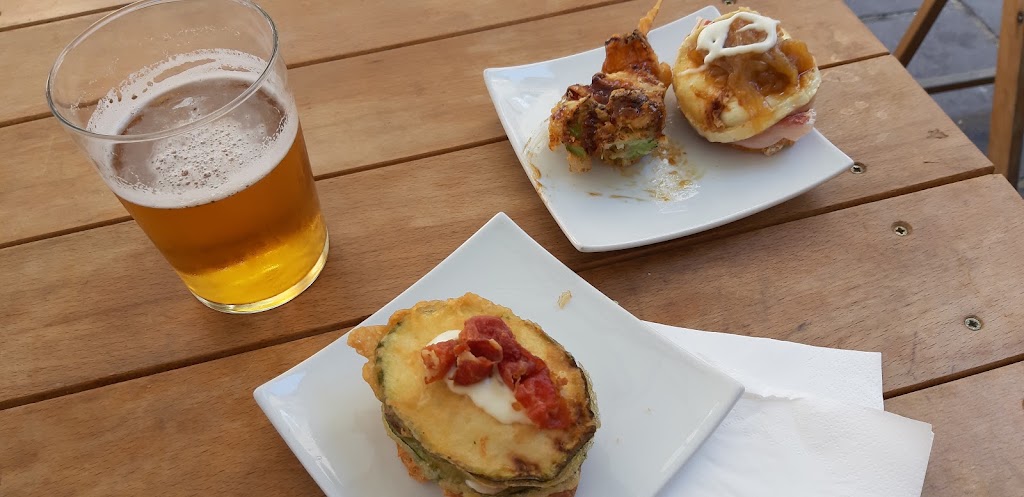 Restaurante La Pintozzeria — Comida y bebida