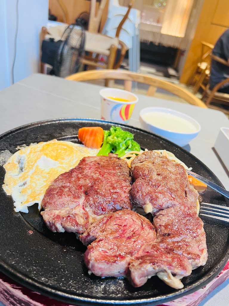 i83厚切牛排(學府店)（不接受訂位）台中牛排 台中吃到飽 南區美食 南區牛排 南區restaurant 學府路美食 忠孝夜市美食 的照片