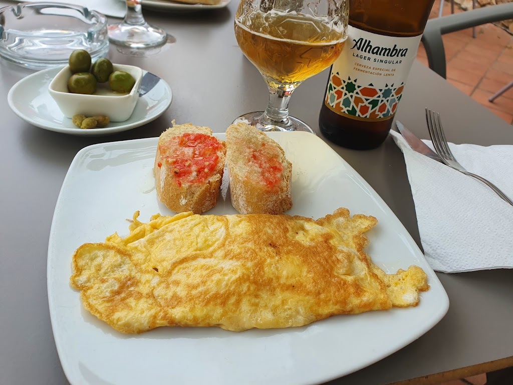 Bar cafeteria Canaletes — Comida y bebida