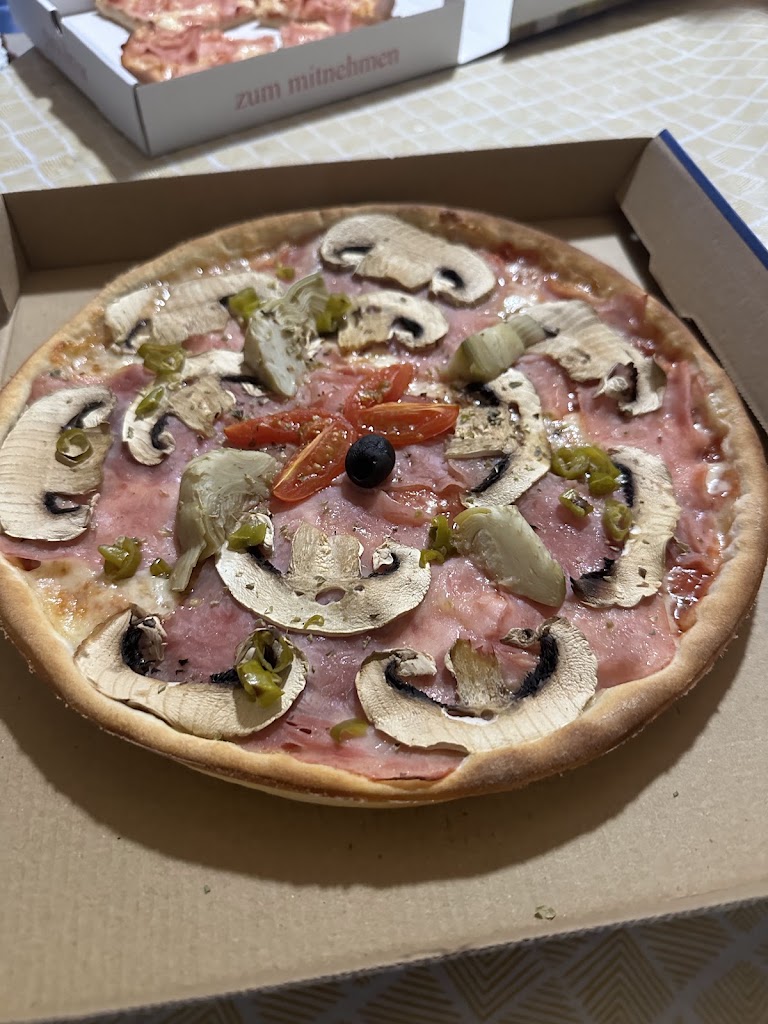 Made In Italy Pizza — Comida y bebida