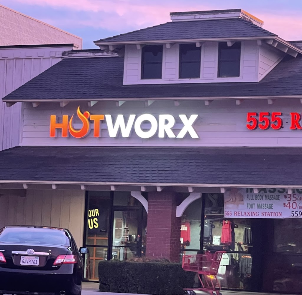  HOTWORX - Clovis, CA - Willow Station