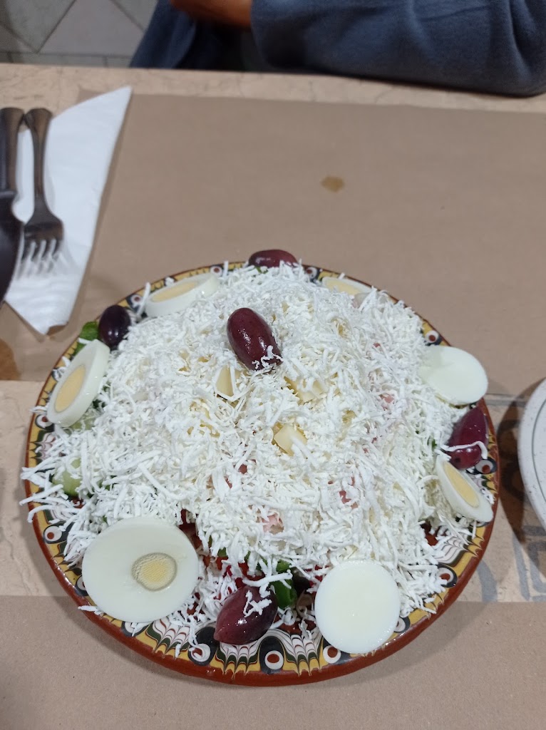 Restaurante Pizzeria Mediterraneo — Comida y bebida