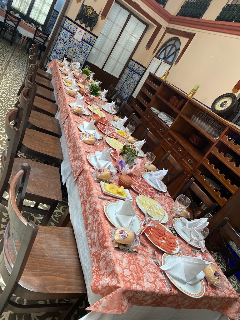 Restaurante Circulo Mercantil - Casa Antonio Castillo — Comida y bebida