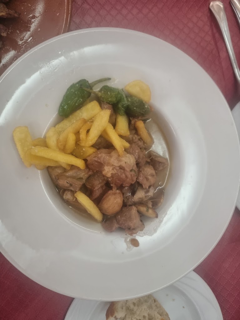Bar Restaurante La Pena — Comida y bebida