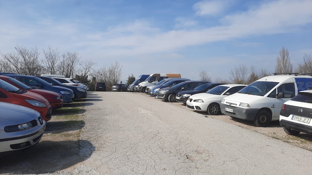 Parking gratuito (Cementerio de Pamplona) — Todas