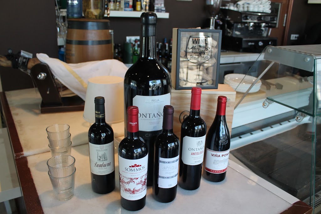 Arnau Restaurant — Comida y bebida