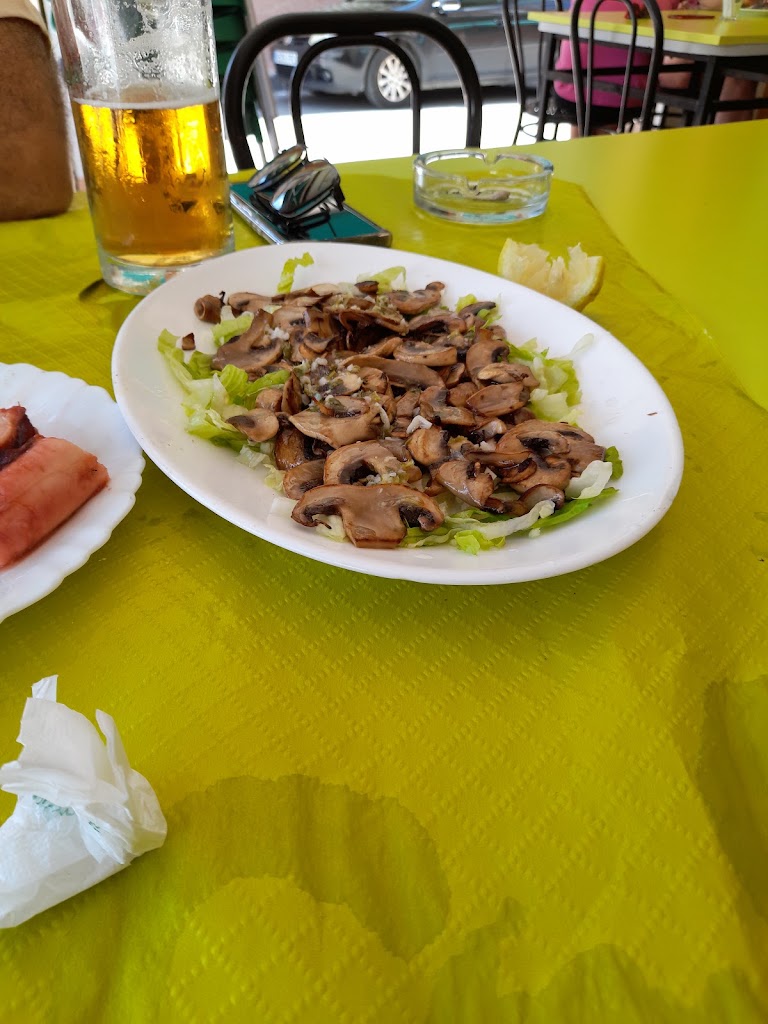 Bar Romeral — Comida y bebida
