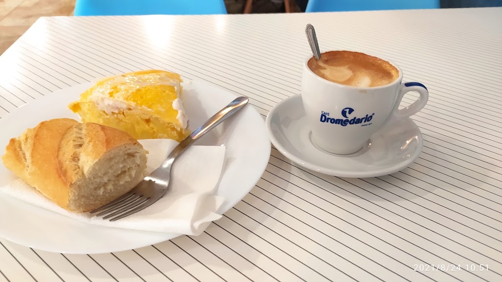 bar bikinni's — Comida y bebida