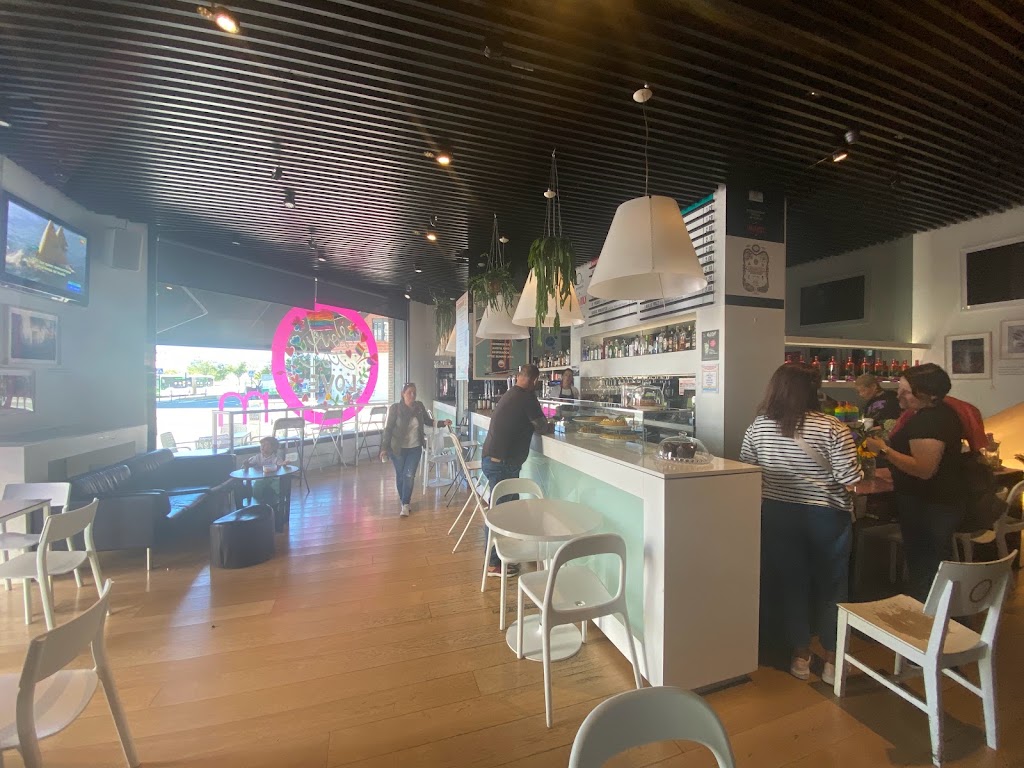 Om Cafe & Club — Ambiente