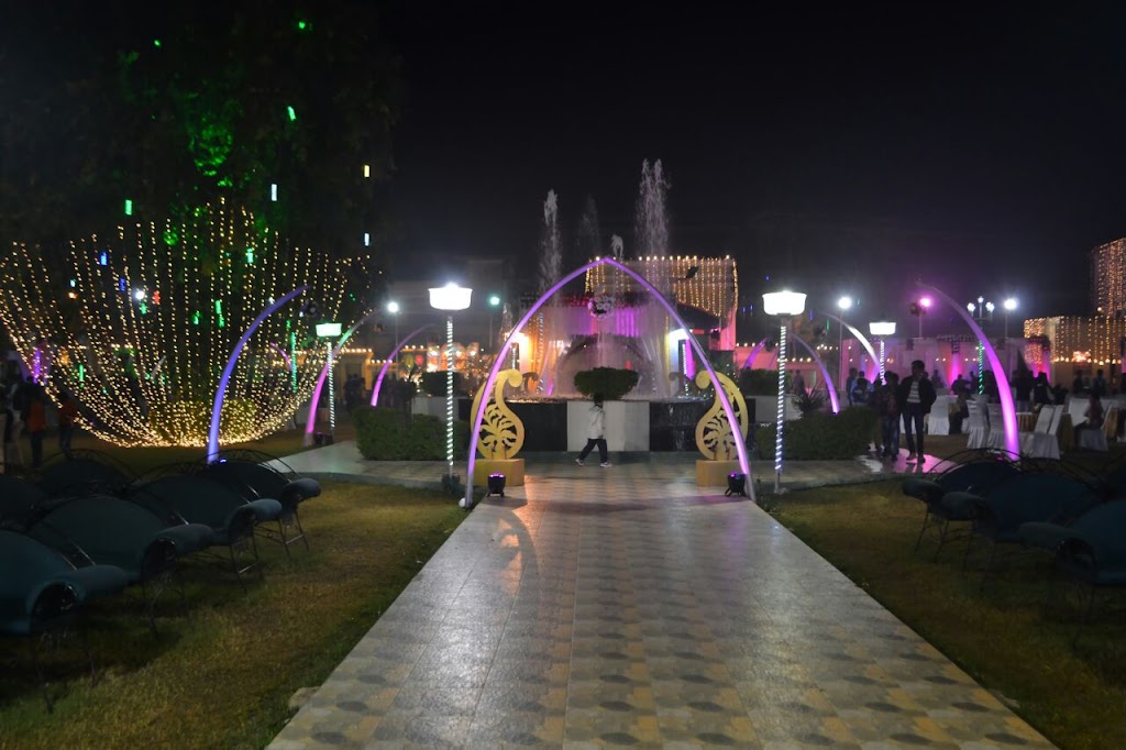 Raj Mahal Gardens
