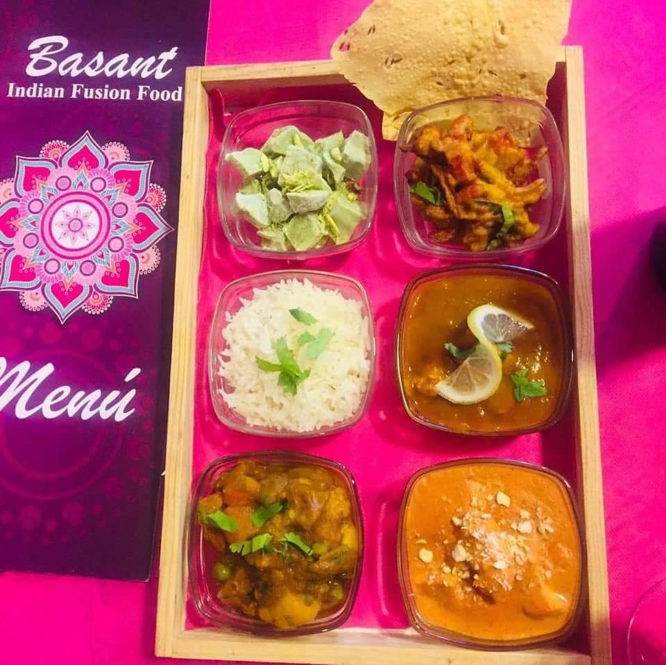 Basant Indian Fusion Food — Comida y bebida
