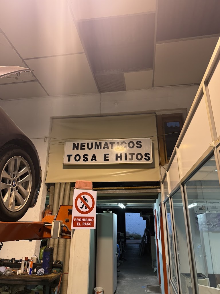 Tosa e hijos — Exterior