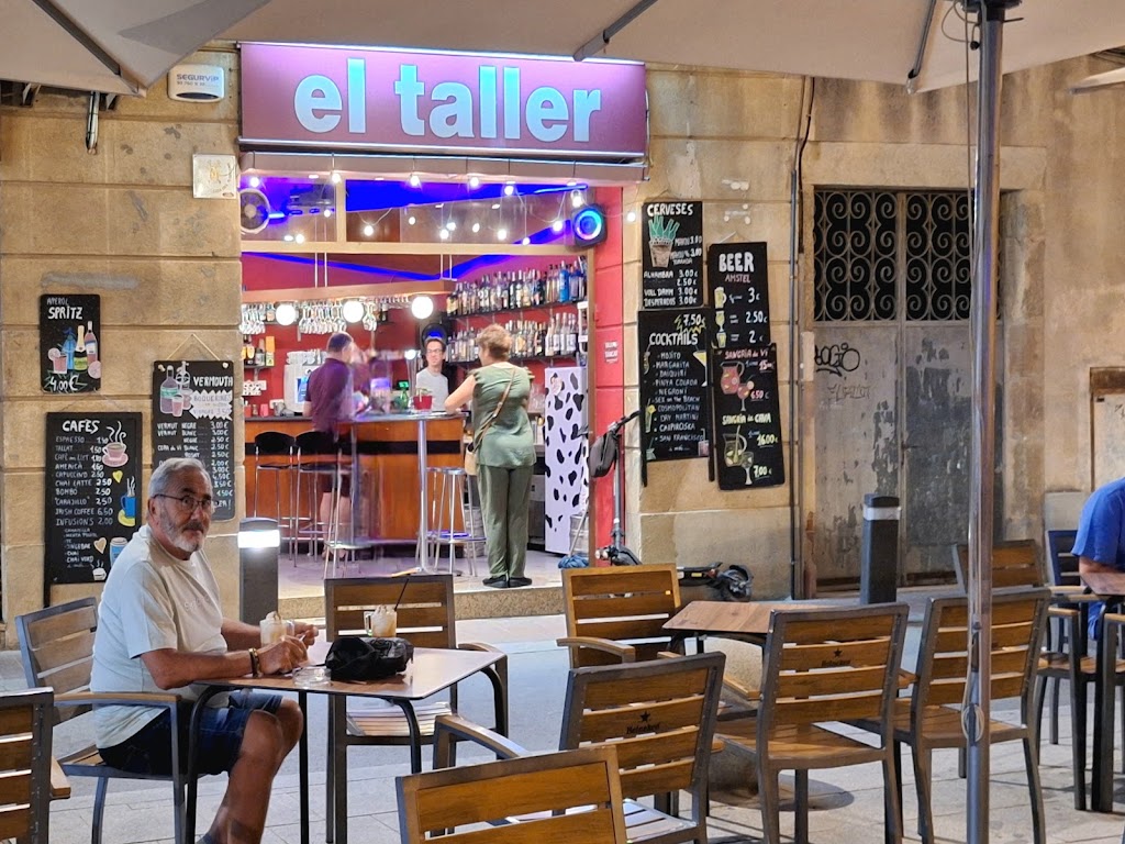 Cafe Bar El taller — Ambiente