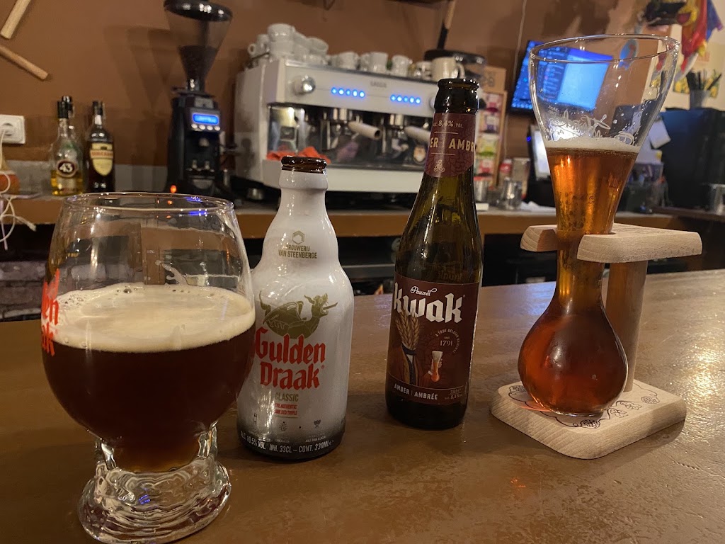 Cerveceria La Mina — Comida y bebida