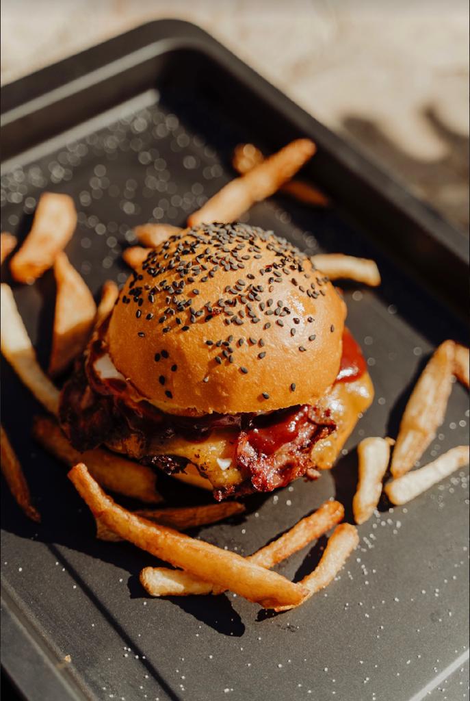 BeSMASH BURGERS — Comida y bebida