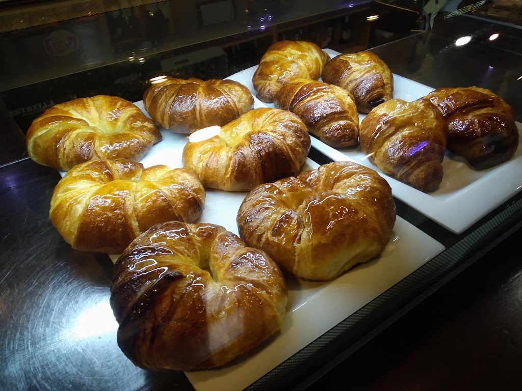 CAFETERIA LOLA'S — Comida y bebida