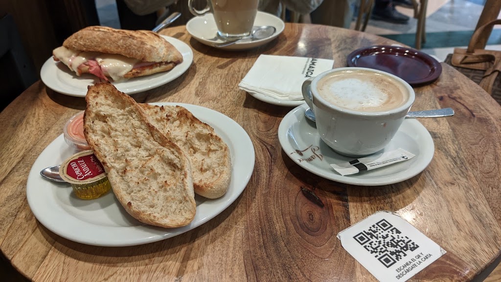 Jamaica Coffee Experience — Comida y bebida