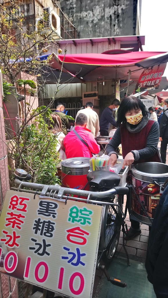 鹿港鮮蚵捲餅&古早味紅茶冰 的照片