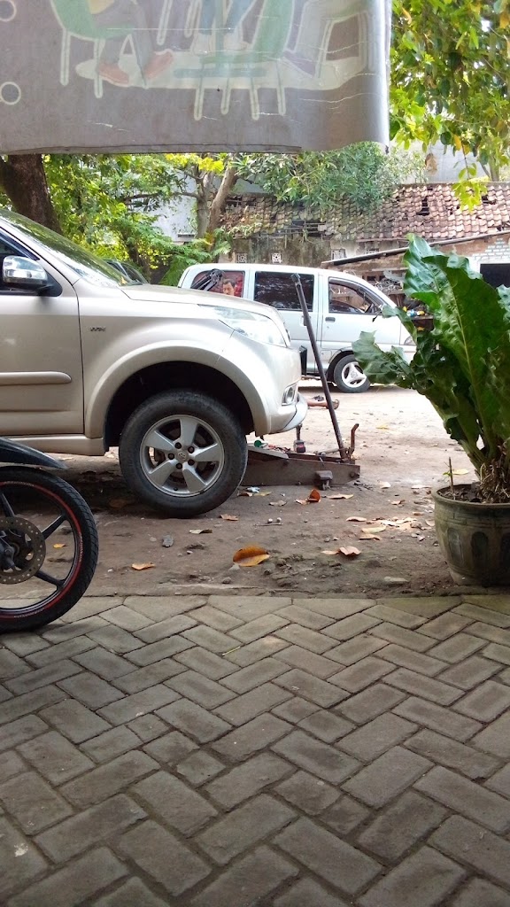Bengkel mobil omGen/dodok