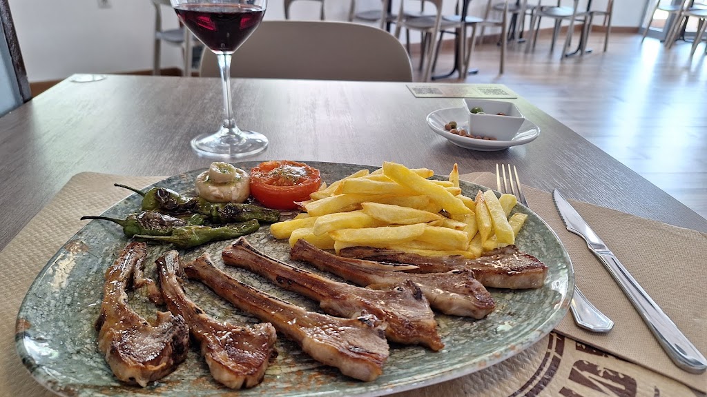 Restaurant La Salseta — Comida y bebida