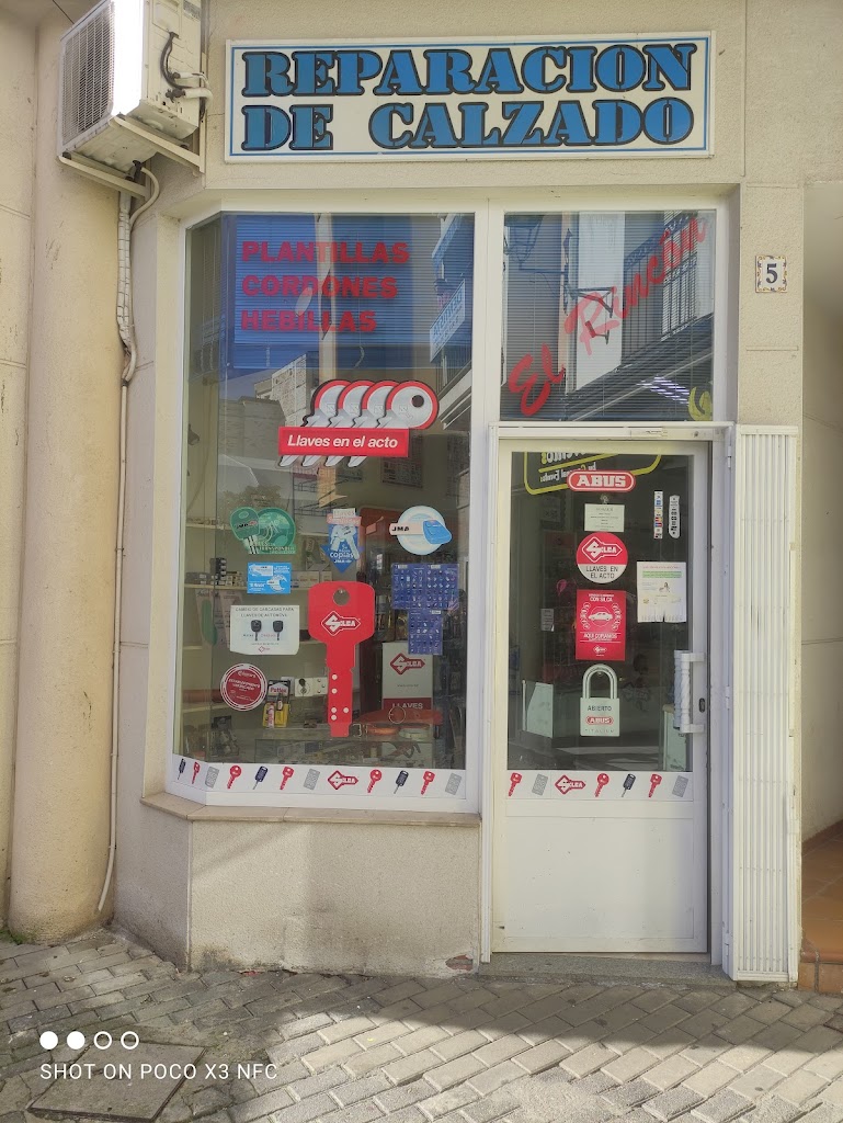 "El Rincon" Reparacion de calzado, duplicado de llaves y mandos para garajes.