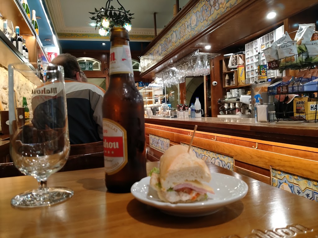 Uxia Cafe — Comida y bebida