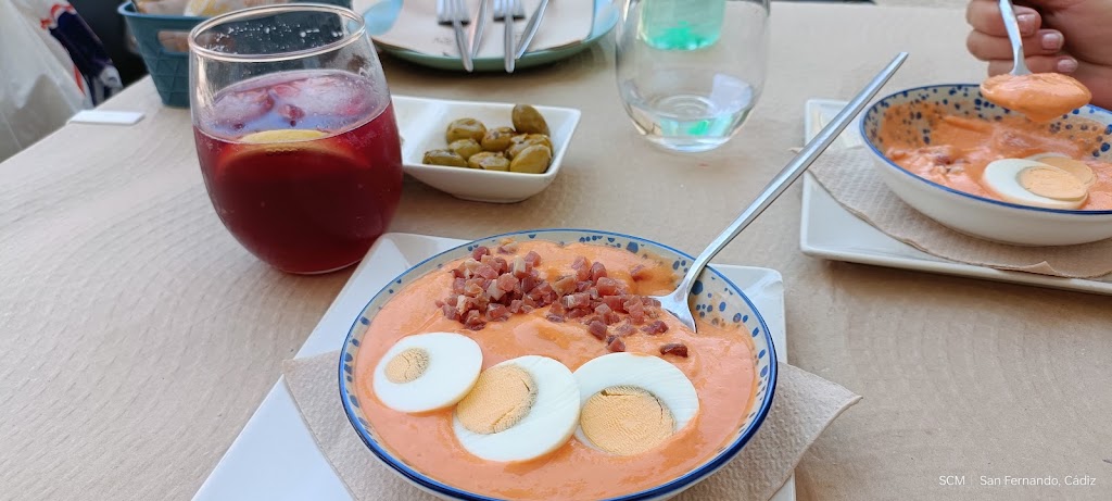 Bar restaurante La Levantera taperia — Comida y bebida